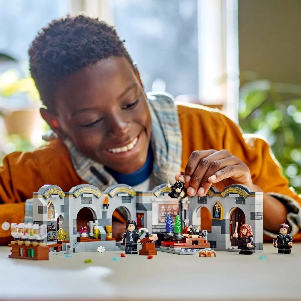 Lego harry potter tm castelul hogwarts: lectia de potiuni 76431