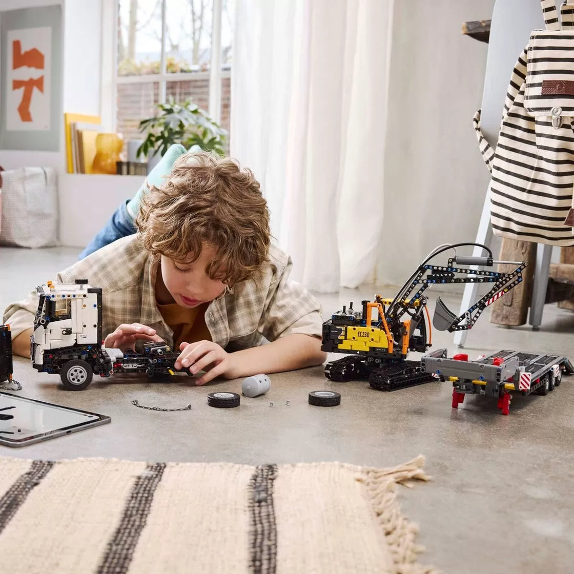 Lego technic camionul fmx și excavatorul electric ec230 de la volvo 42175