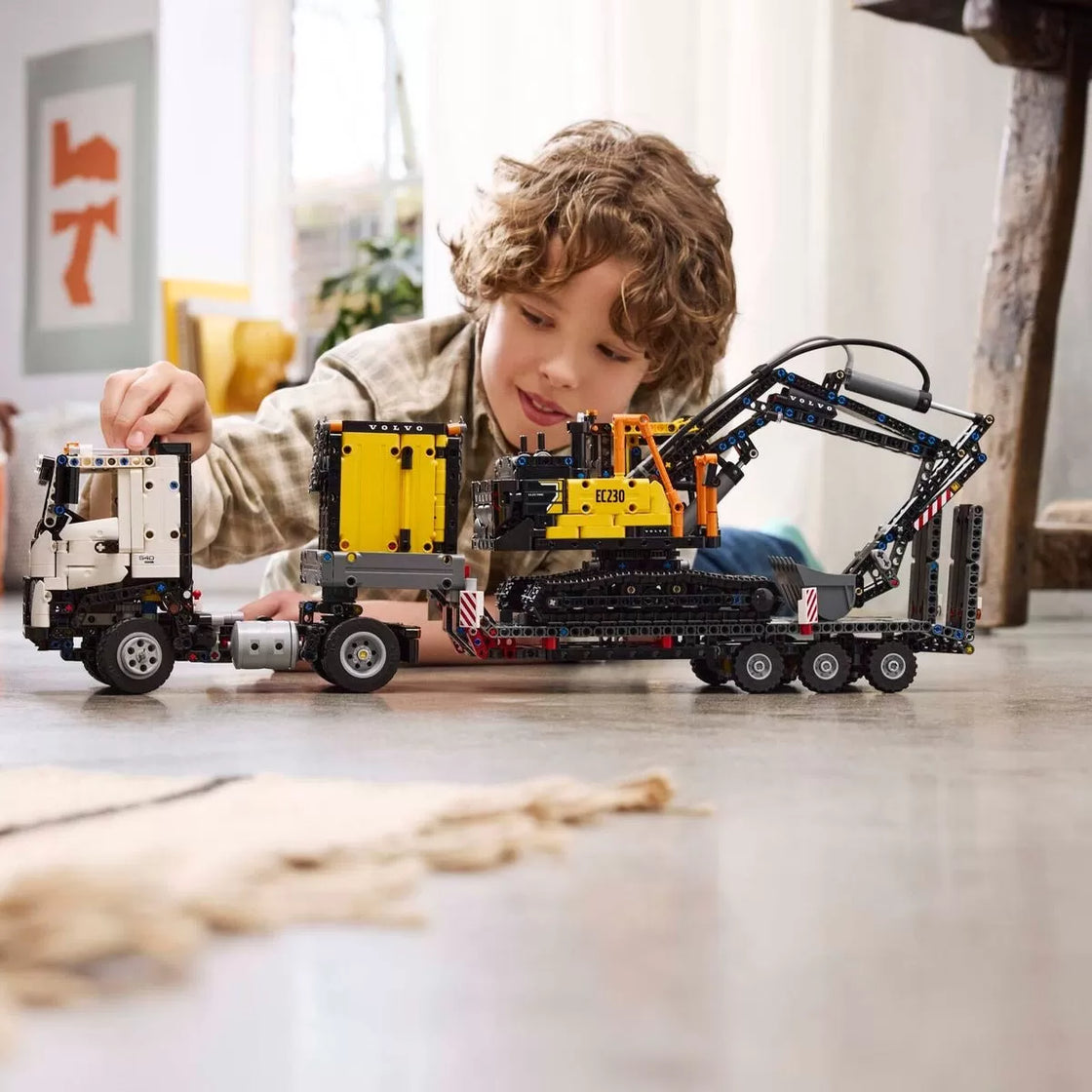 Lego technic camionul fmx și excavatorul electric ec230 de la volvo 42175