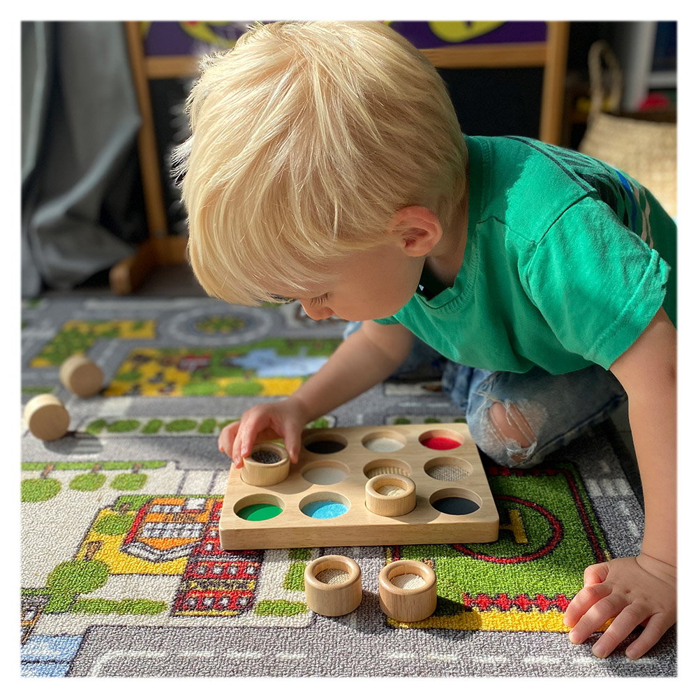 Panou senzorial, atinge si potriveste, TickiT