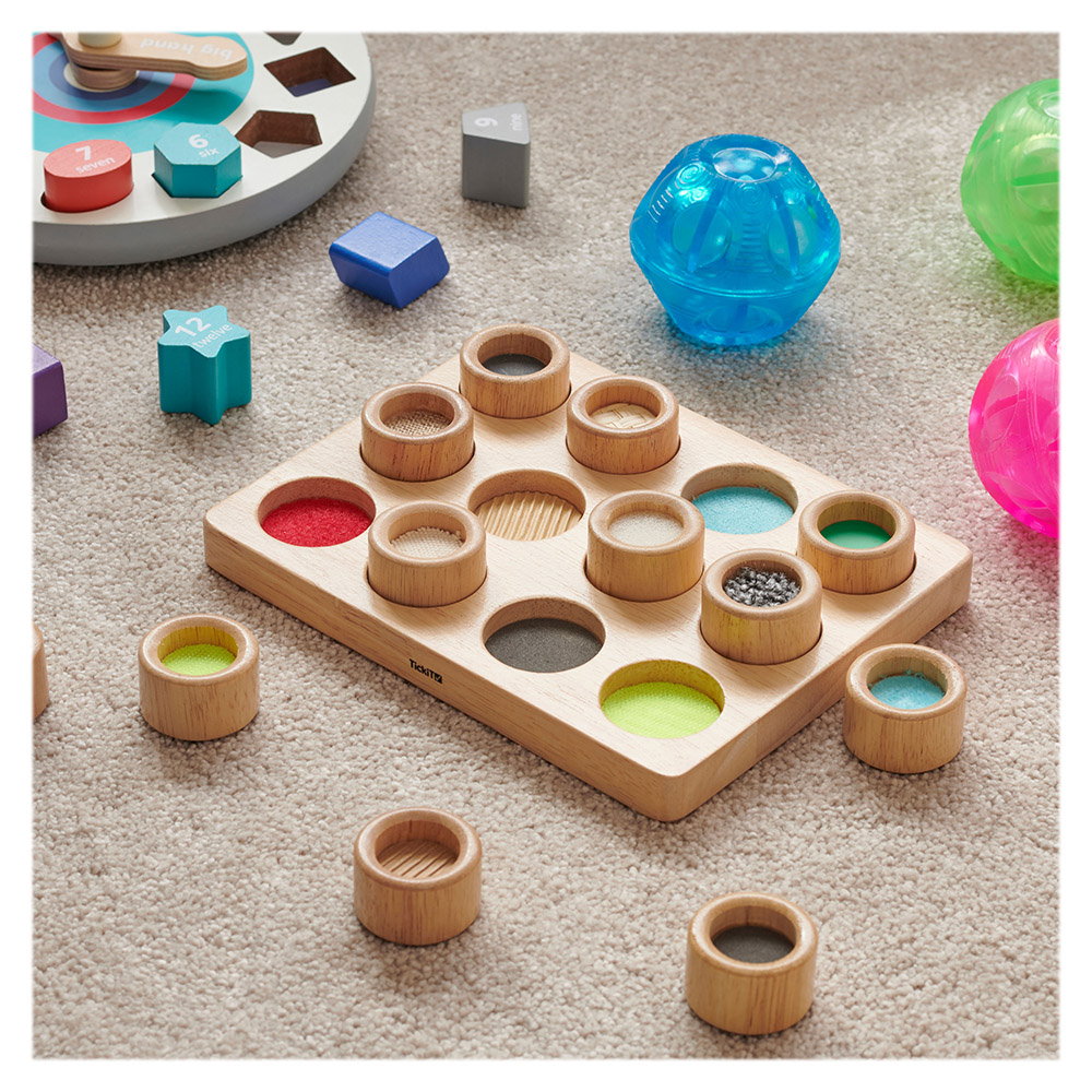 Panou senzorial, atinge si potriveste, TickiT