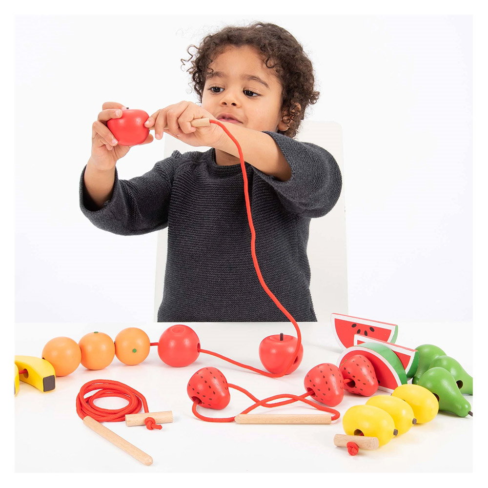 Set pentru insirat cu fructe mari din lemn, TickiT