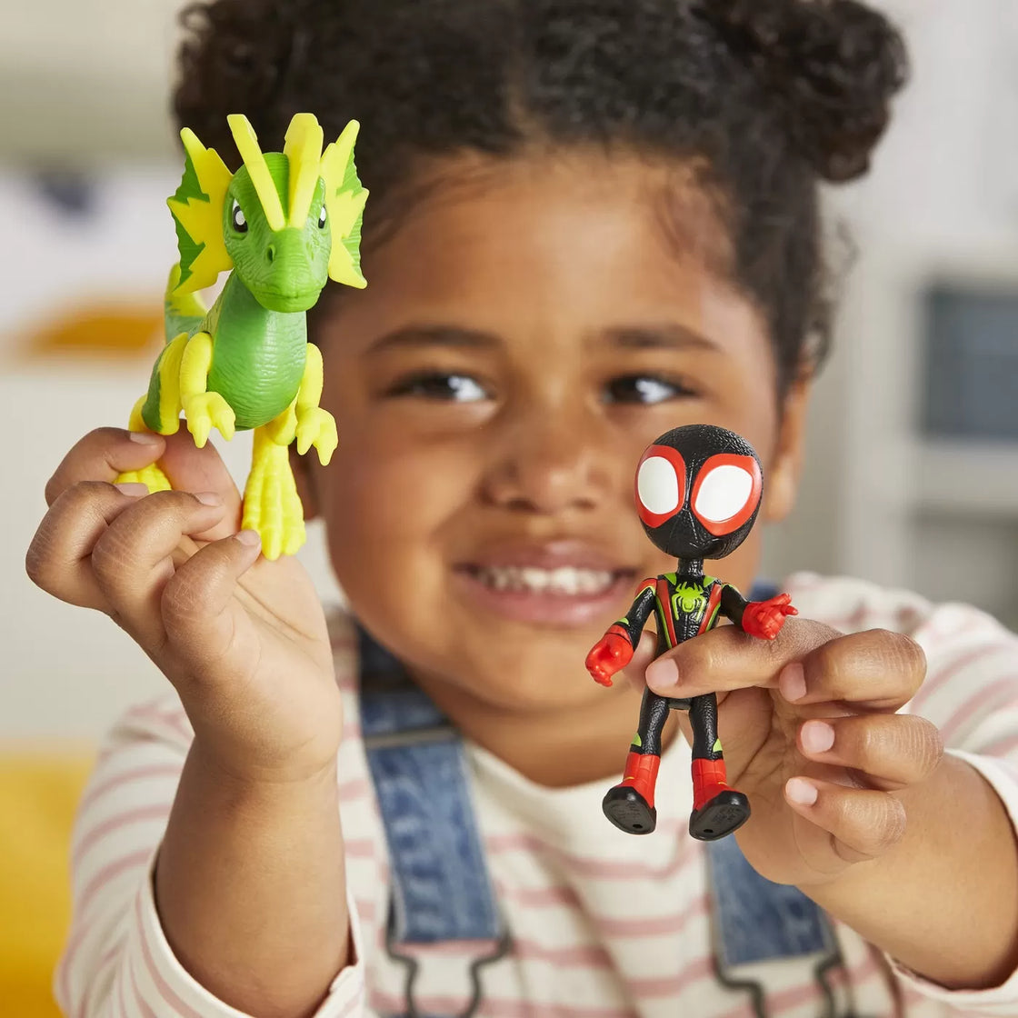 Spidey si prietenii marvel dino webs miles spin morales si marvel's electrosaurus