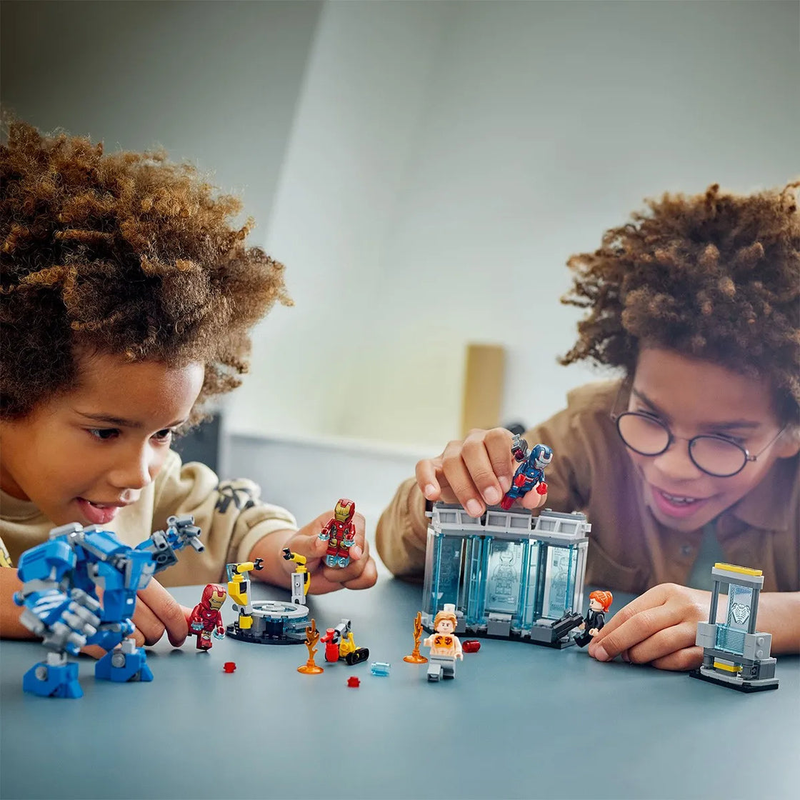 Lego super heroes laboratorul lui iron man sala armurilor 76315