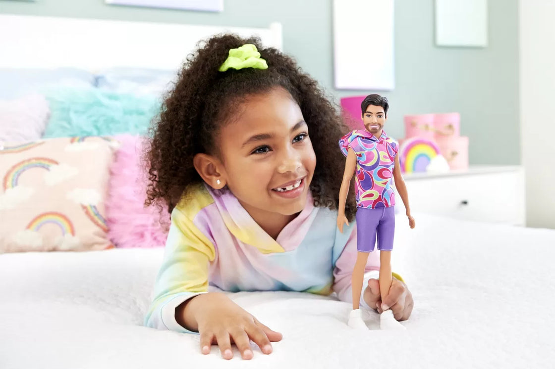 Barbie papusa baiat fashionistas brunet cu barba si tricou cu gluga