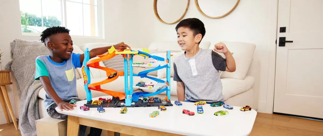 Hot wheels city turnul de curse
