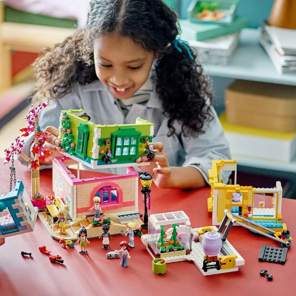 Lego friends centrul comunitar din orasul heartlake 41748
