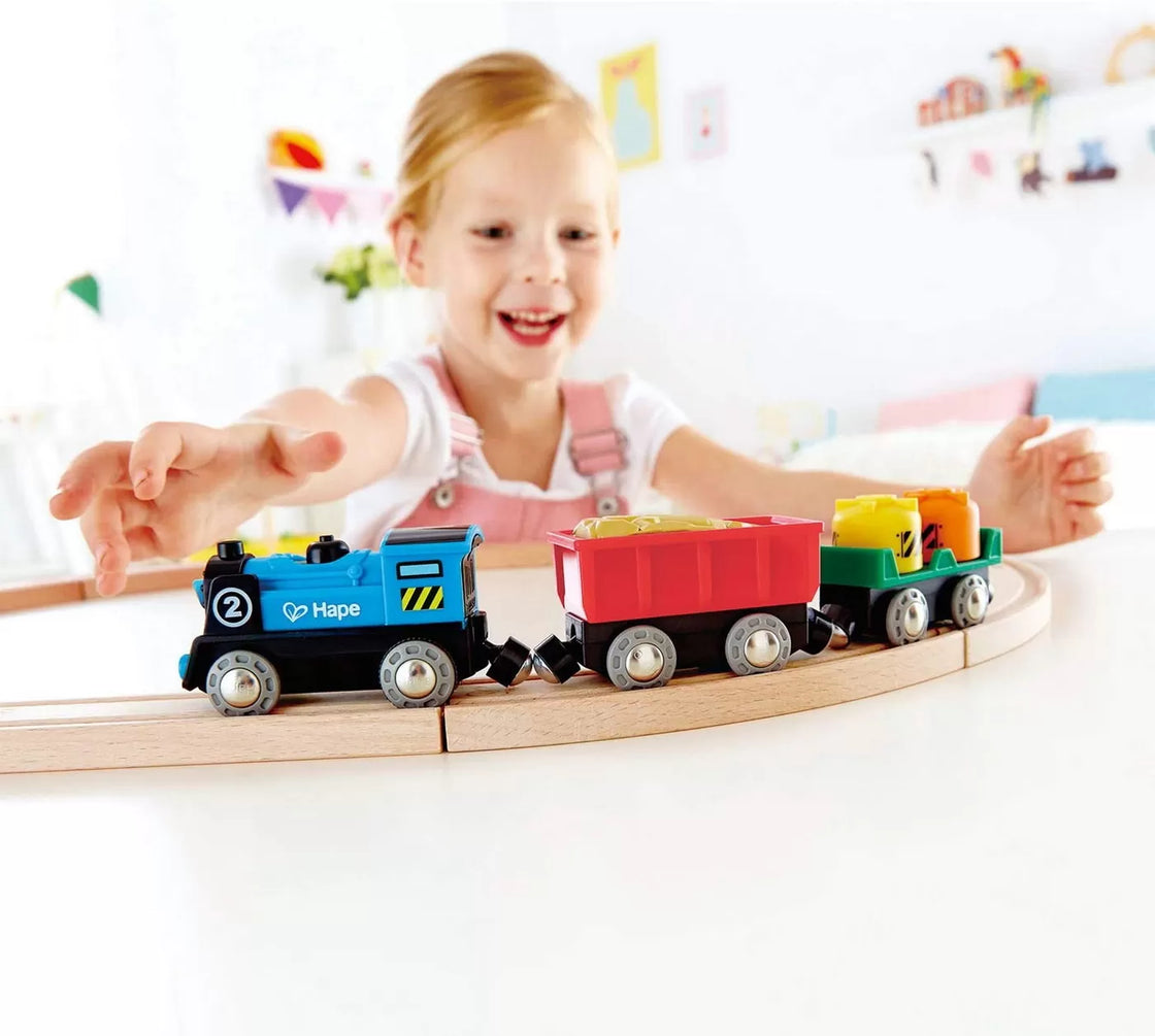 Hape tren marfar cu doua vagoane