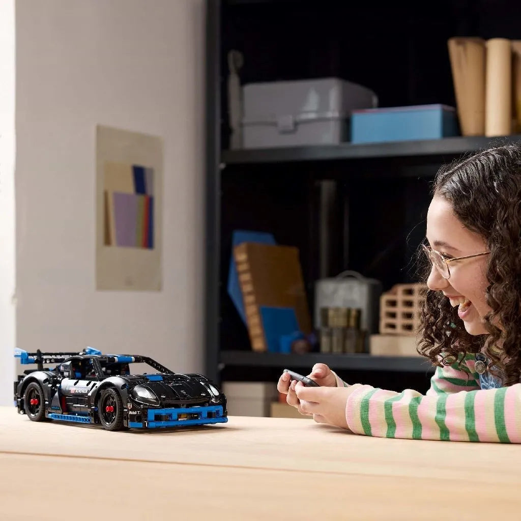 Lego technic masina de curse porsche gt4 e-performance 42176