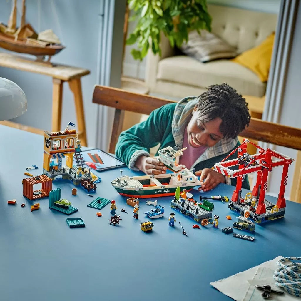 Lego city port si nava de transport marfa 60422