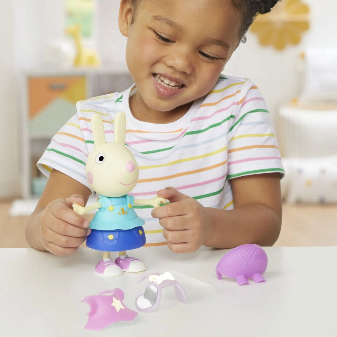 peppa pig set figurina si accesorii vestimentare iepurasul rebecca 15cm
