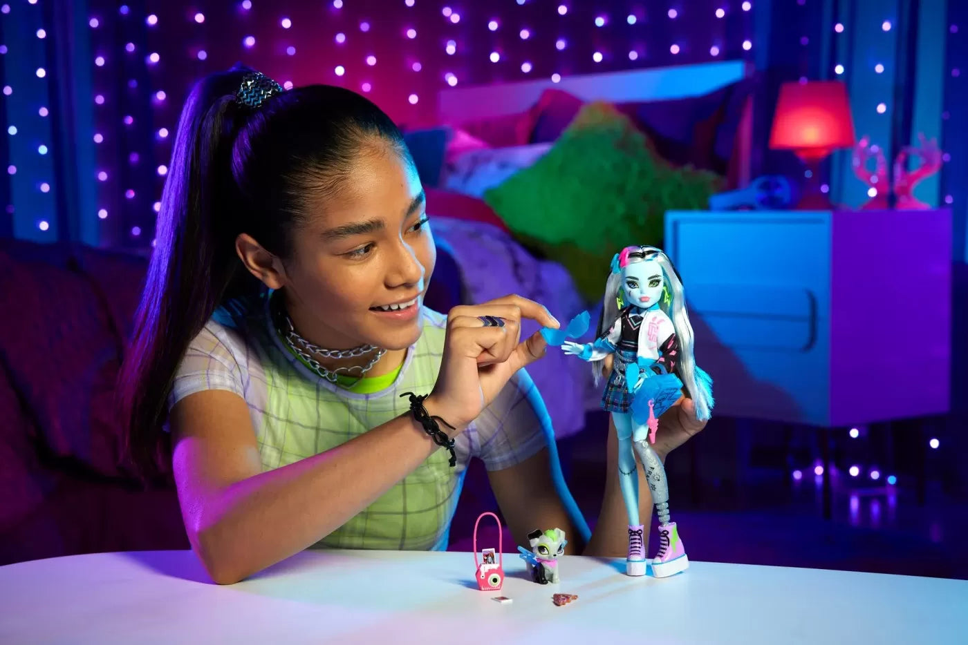 Monster high papusa frankie stein cu animalut si accesorii
