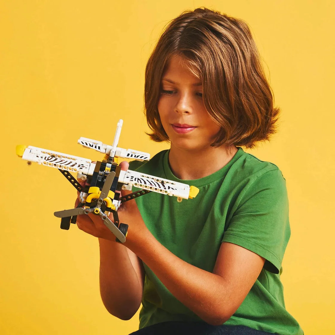 Lego technic avion pentru zone greu accesibile 42198