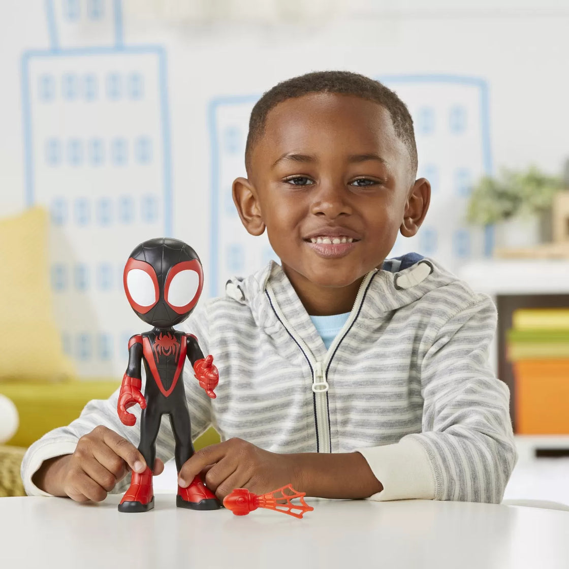 Spidey prietenii extraordinari figurina miles morales spider man supradimensionata 22.8cm