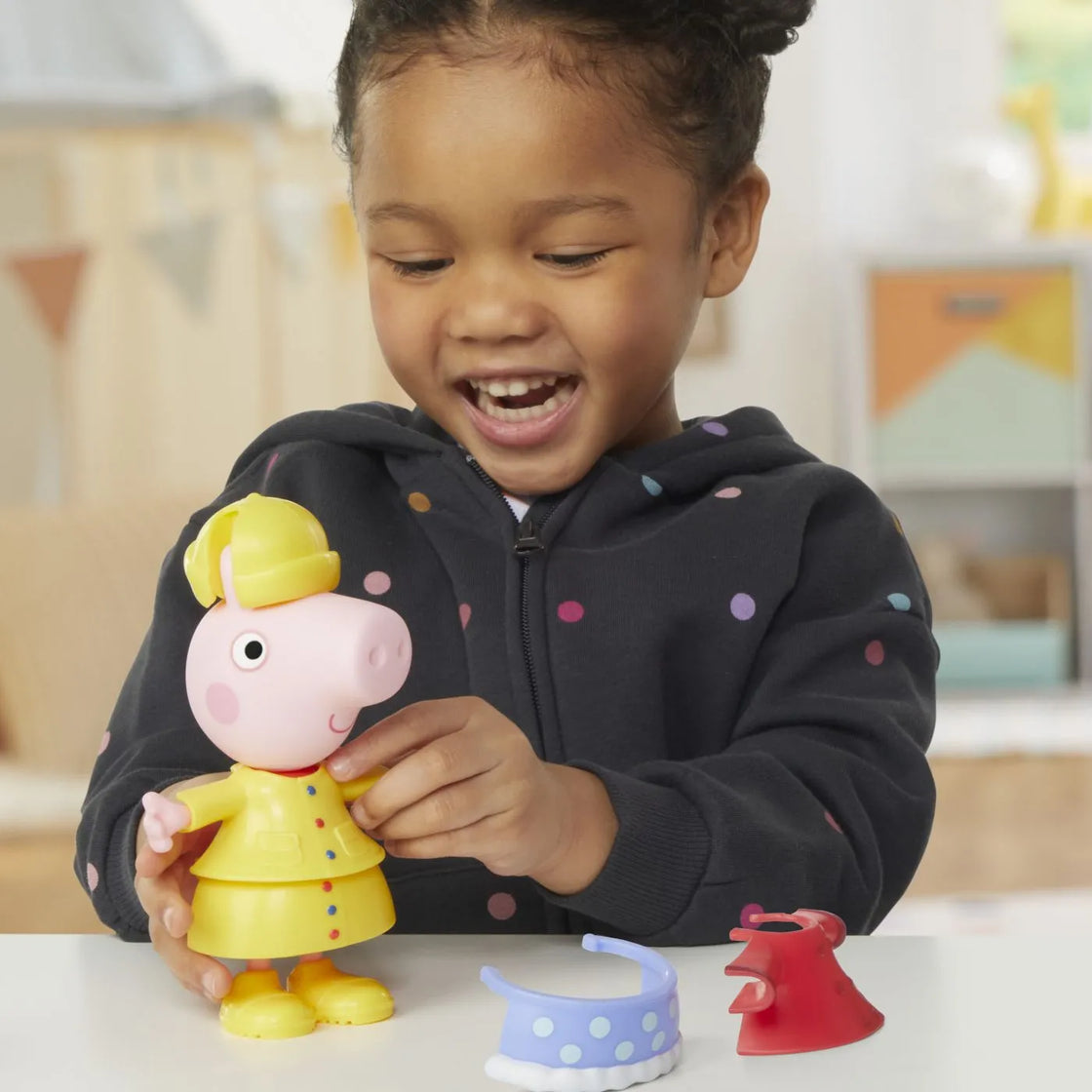 Peppa pig set figurina si accesorii vestimentare peppa pig 15cm