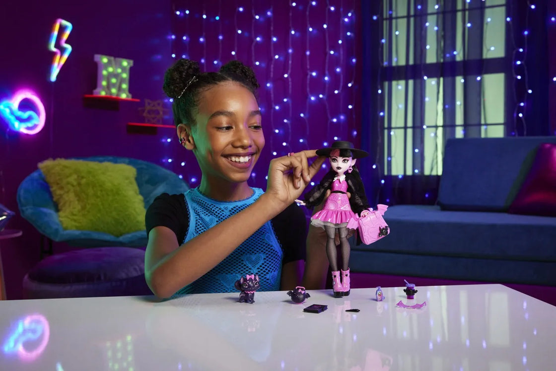 Monster high papusa draculaura si animalutul count fabulous
