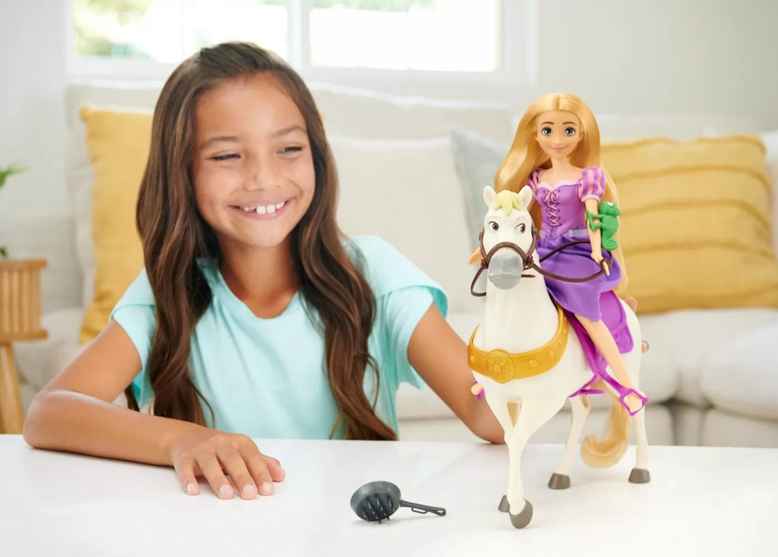 Disney princess set papusa rapunzel si calul maximus