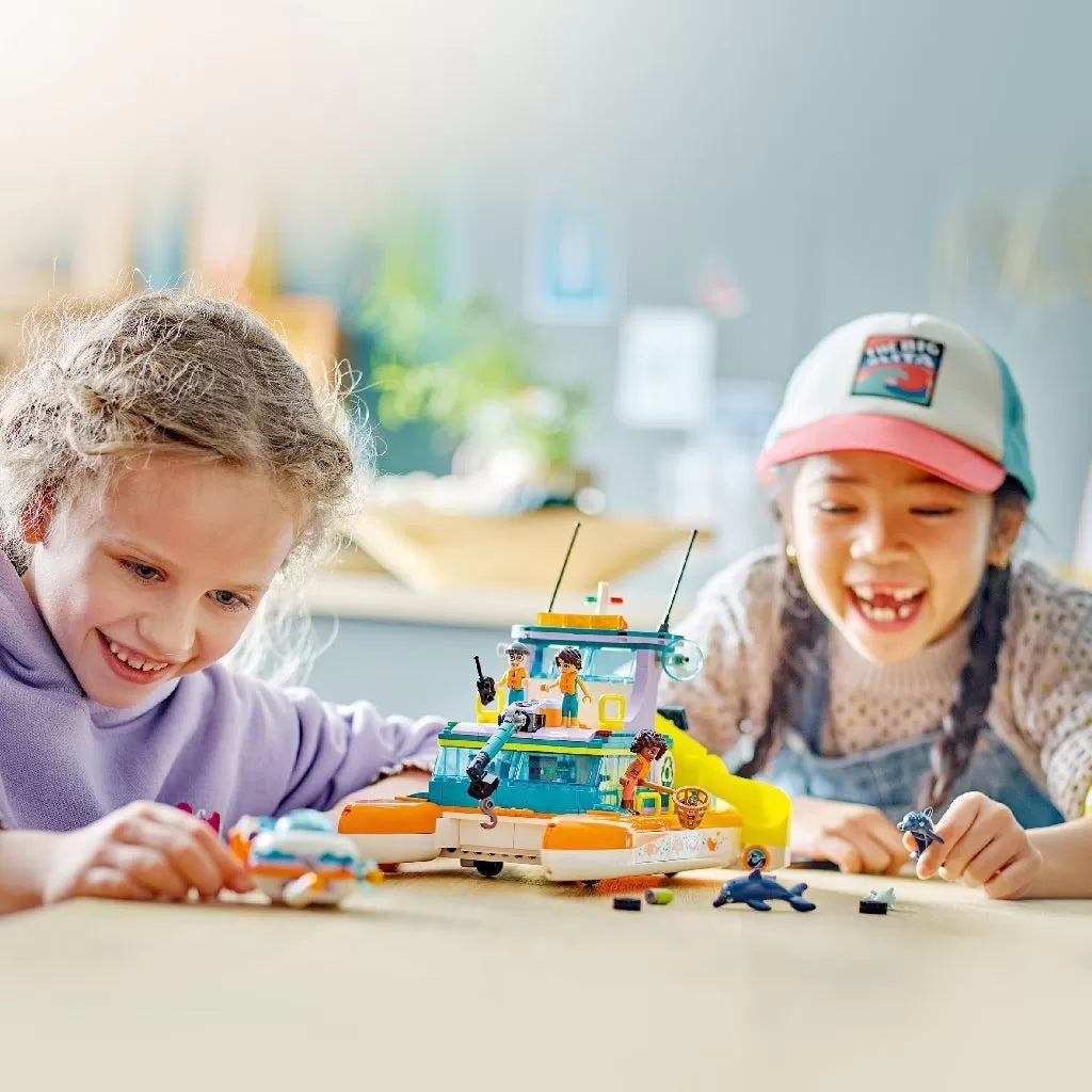 Lego friends barca de salvare pe mare 41734