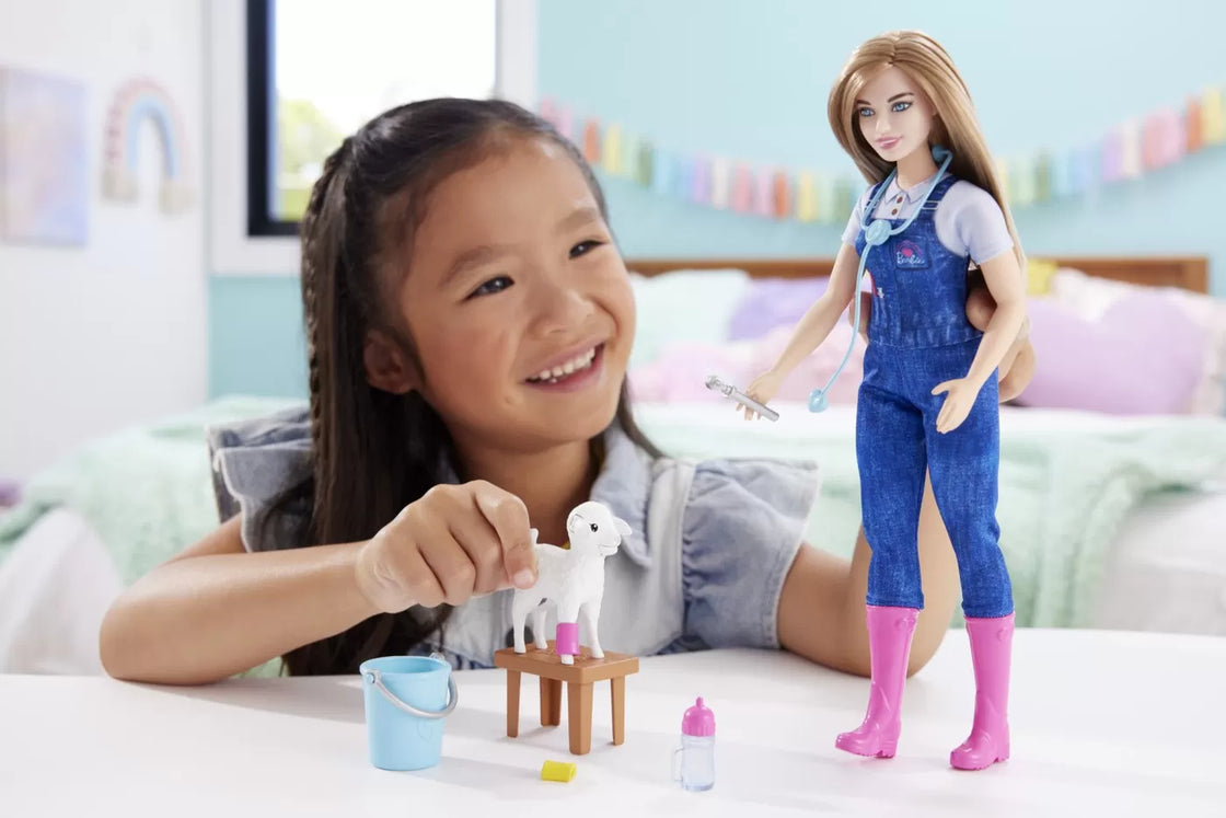 Barbie papusa barbie you can be medic veterinar