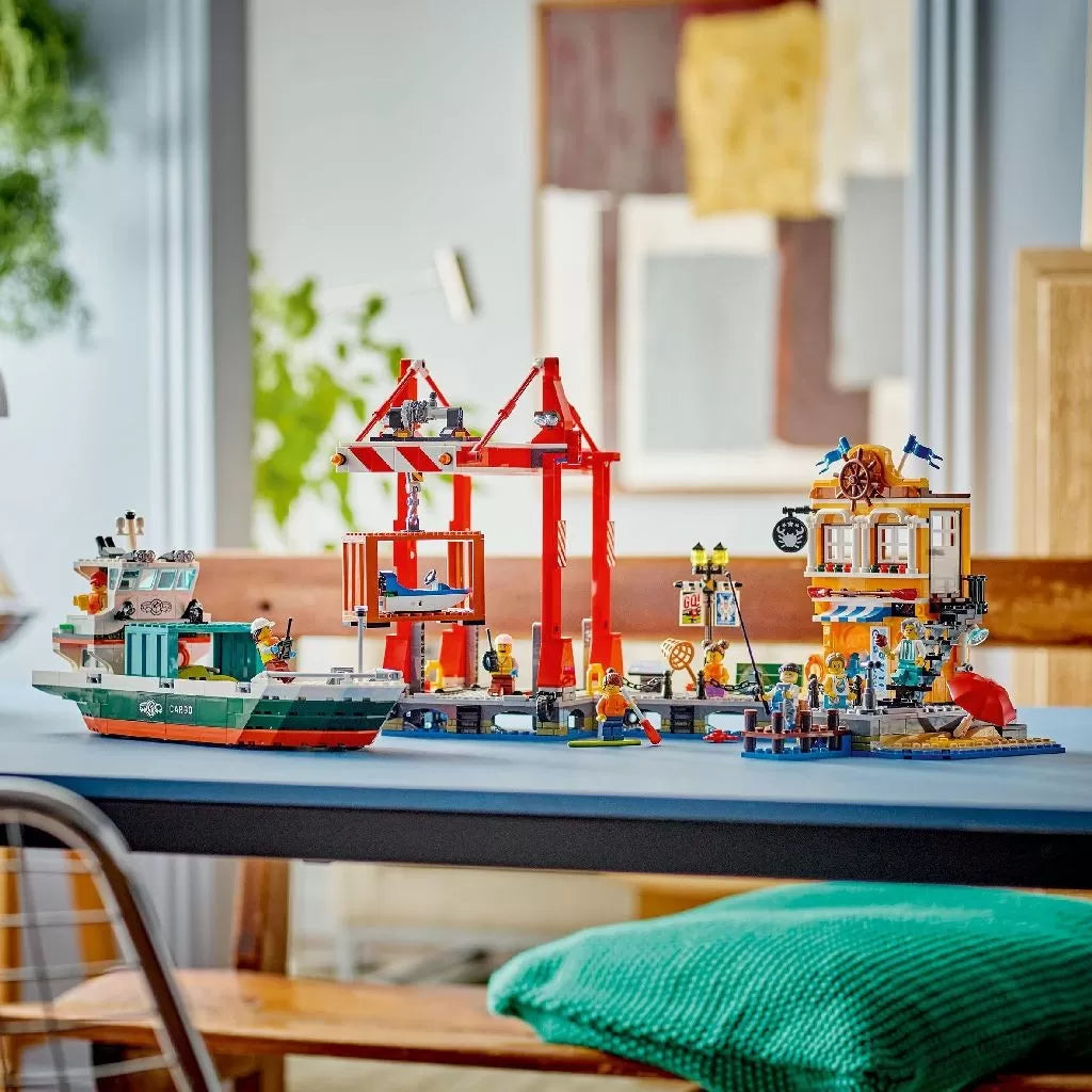 Lego city port si nava de transport marfa 60422