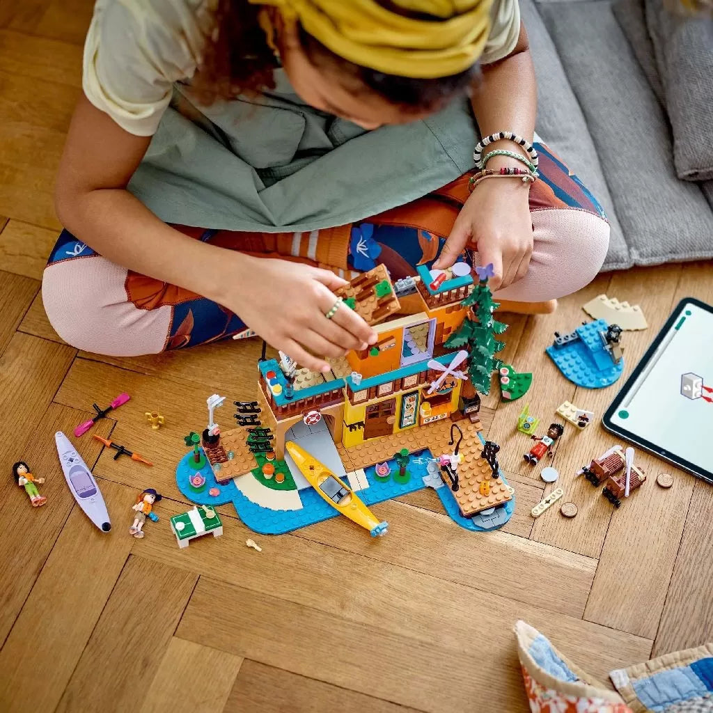 Lego friends sporturi nautice in tabara de aventuri 42626