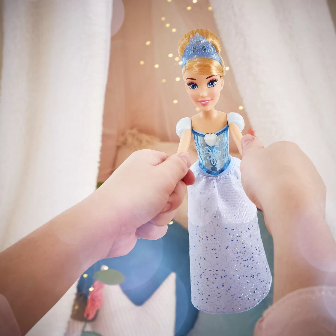 Papusa printesa stralucitoare cinderella