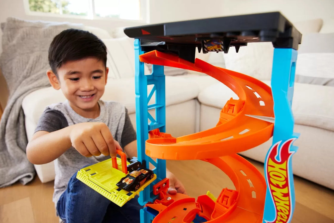 Hot wheels city turnul de curse