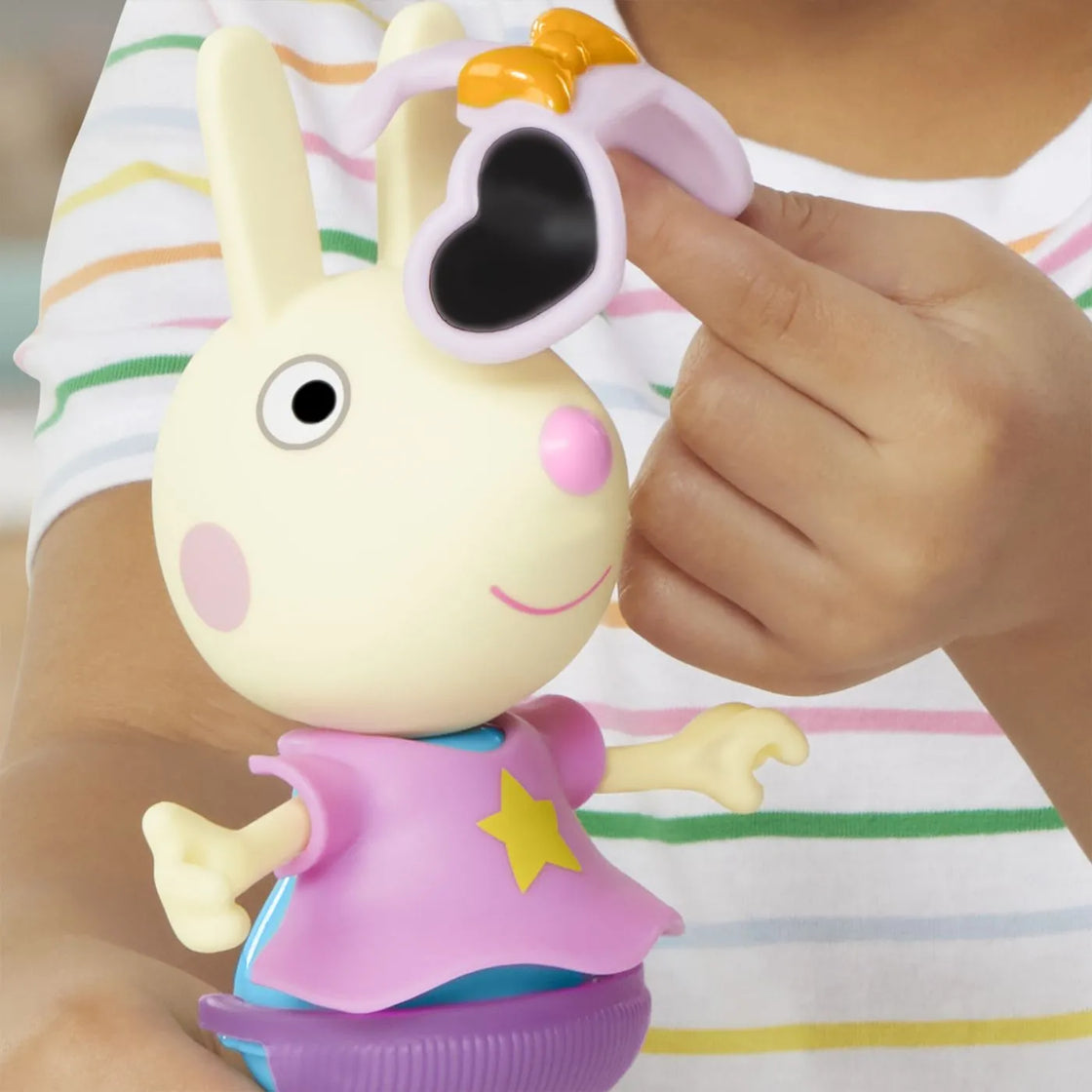 peppa pig set figurina si accesorii vestimentare iepurasul rebecca 15cm