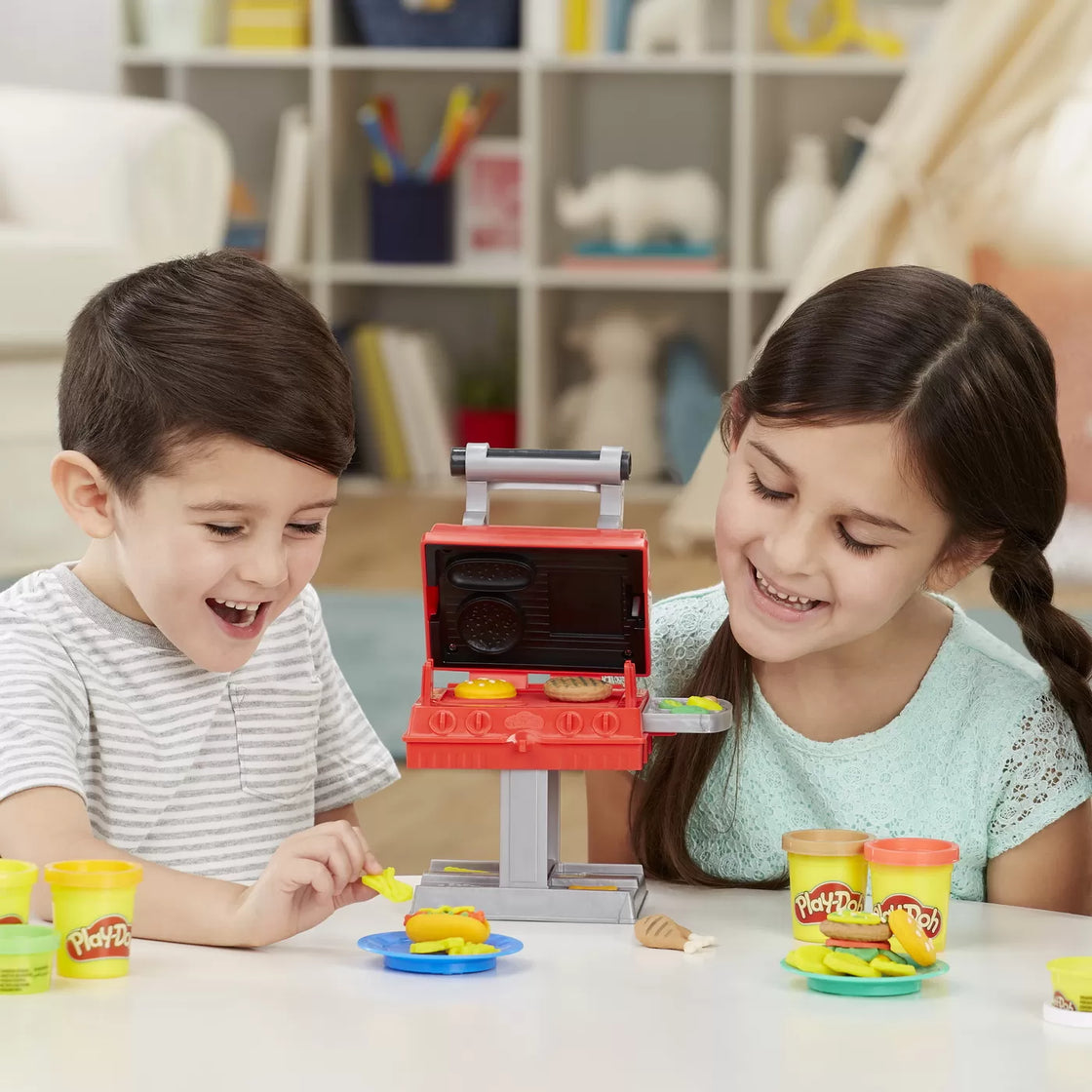 Play-doh set gratar cu forme si stampile