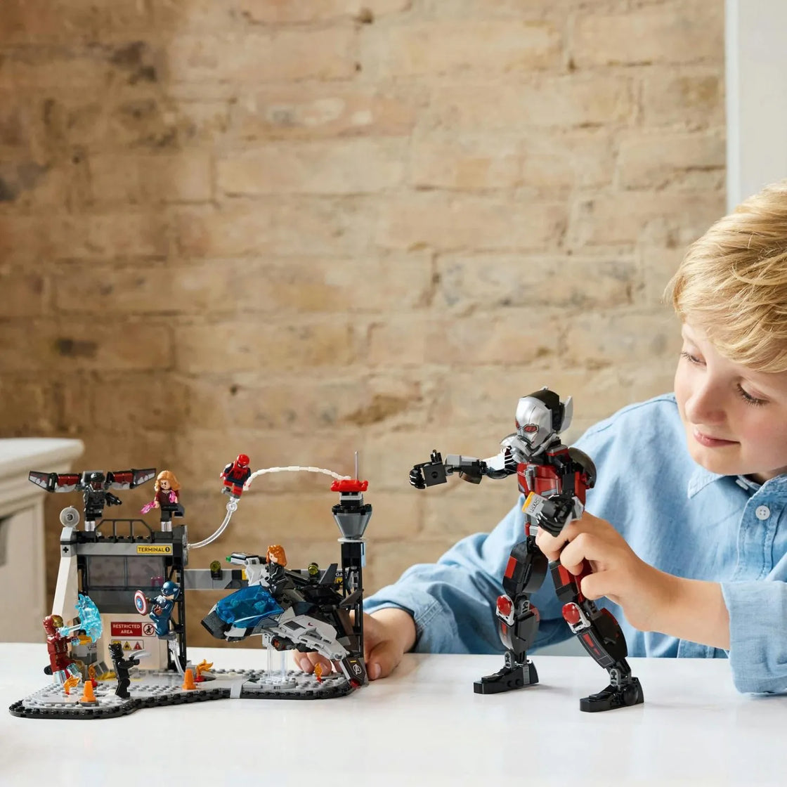 Lego super heroes batalia din captain america: civil war 76314