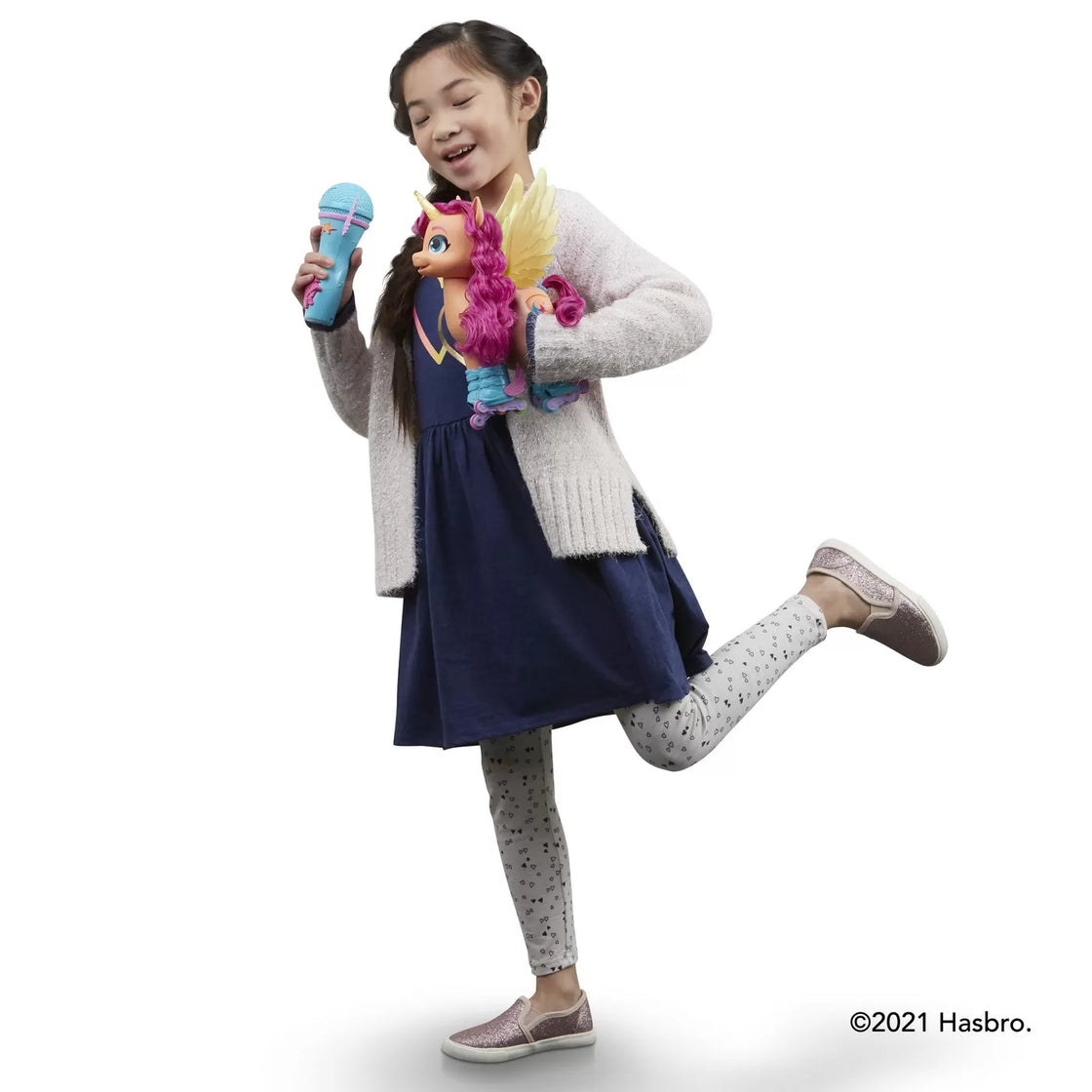 My little pony canta si patineaza cu sunny