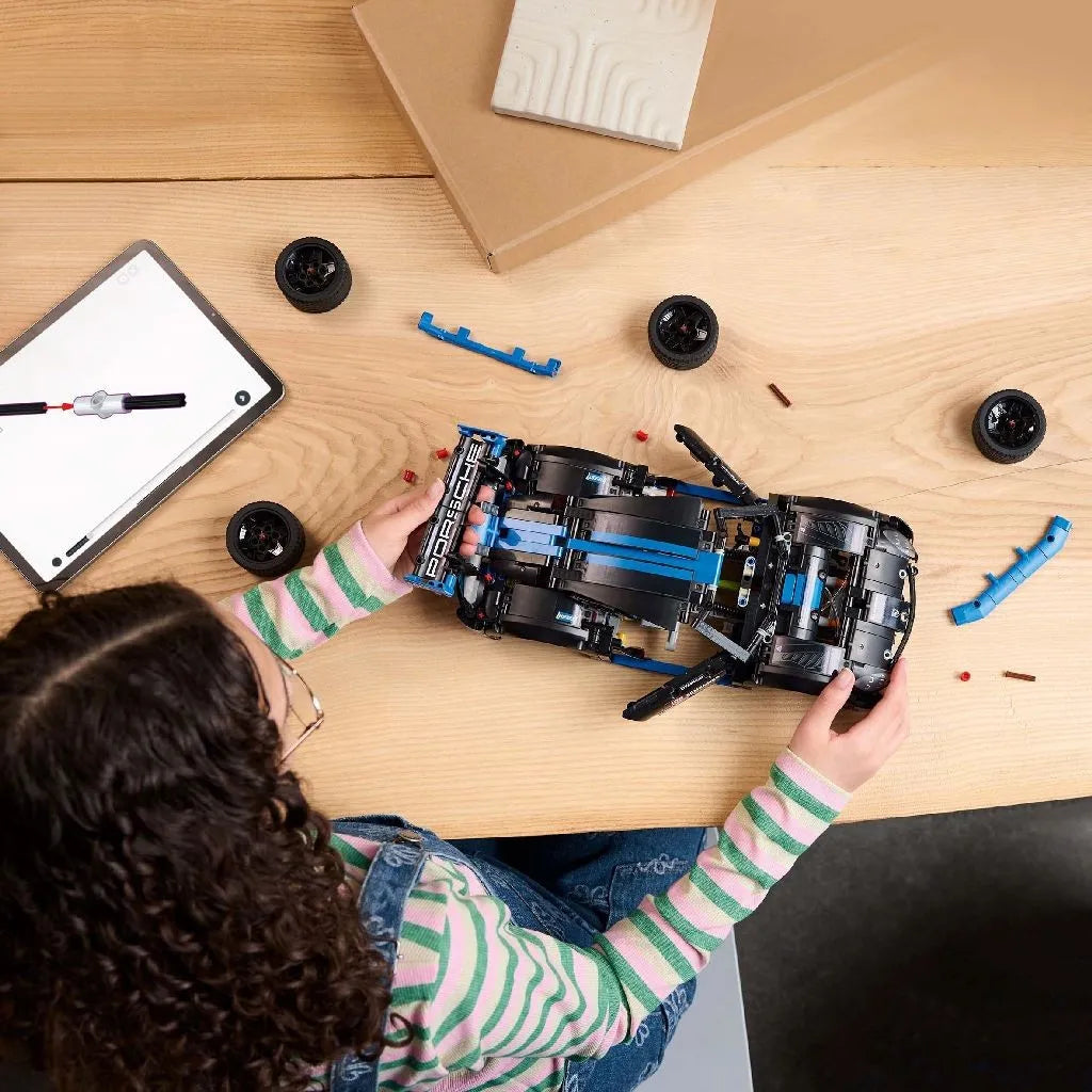 Lego technic masina de curse porsche gt4 e-performance 42176