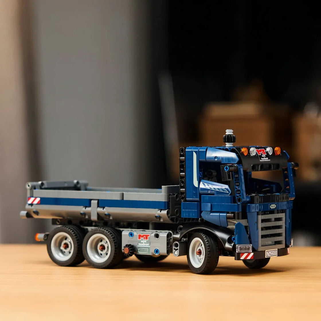 Lego technic camion cu bena basculanta 42203