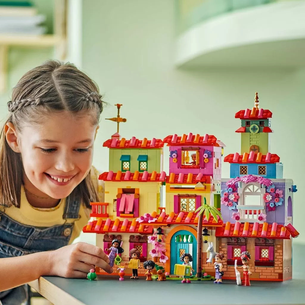 Lego disney casa magica a familiei madrigal 43245