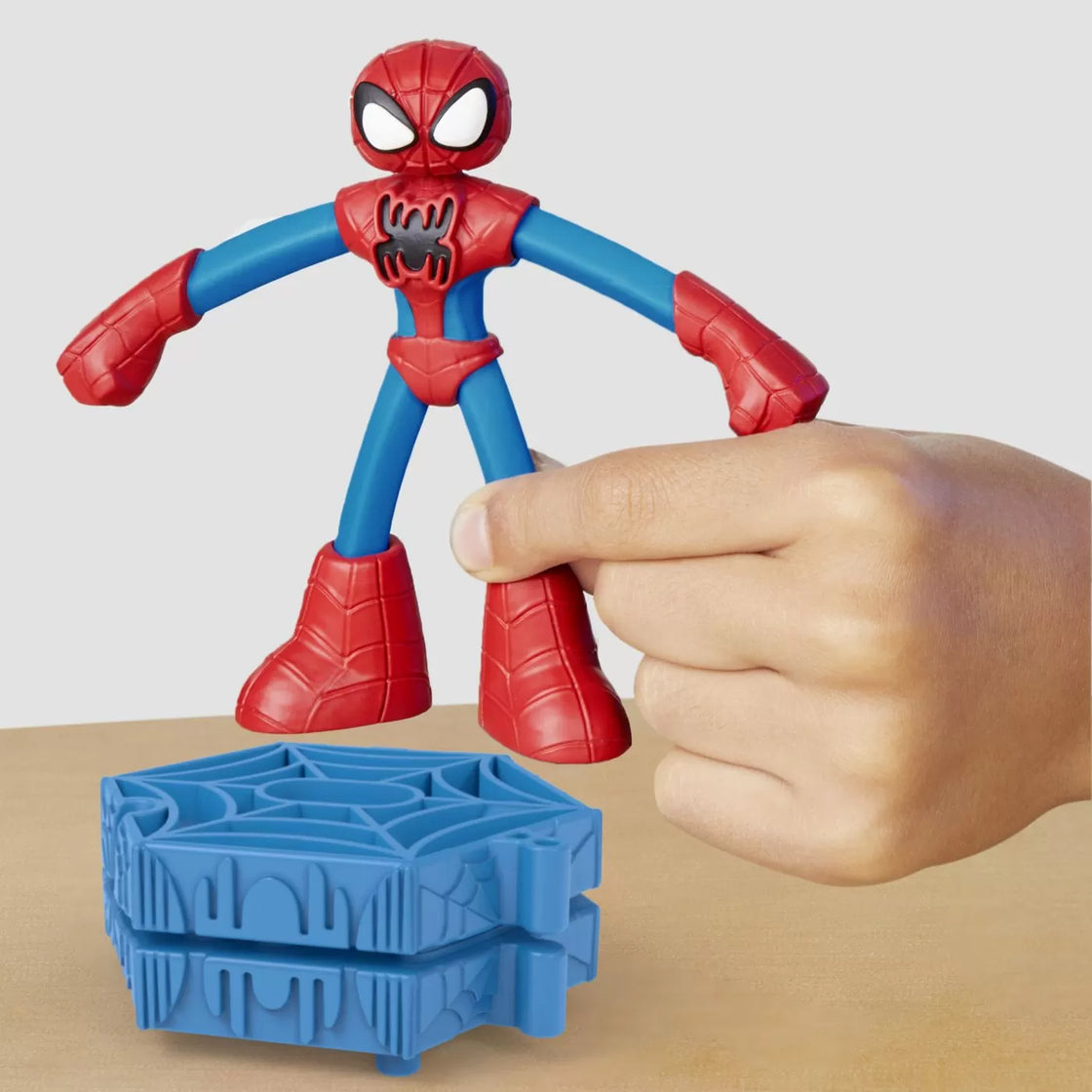 Play doh spiderman set 2 figurine batalie cu lansator si sulita