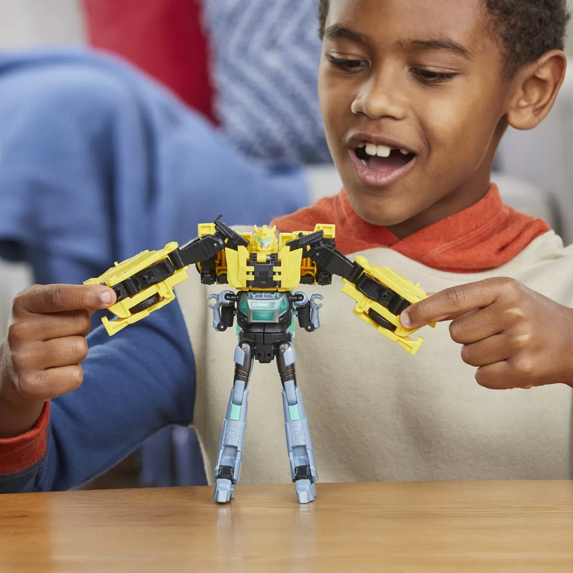 Transformers earthspark set 2 figurine bumblebee si mo malto