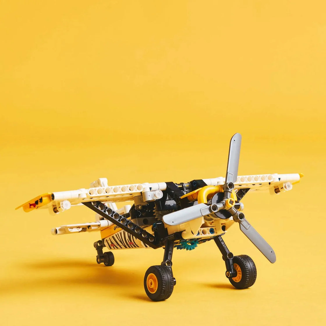 Lego technic avion pentru zone greu accesibile 42198