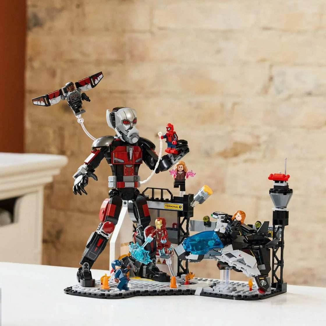 Lego super heroes batalia din captain america: civil war 76314