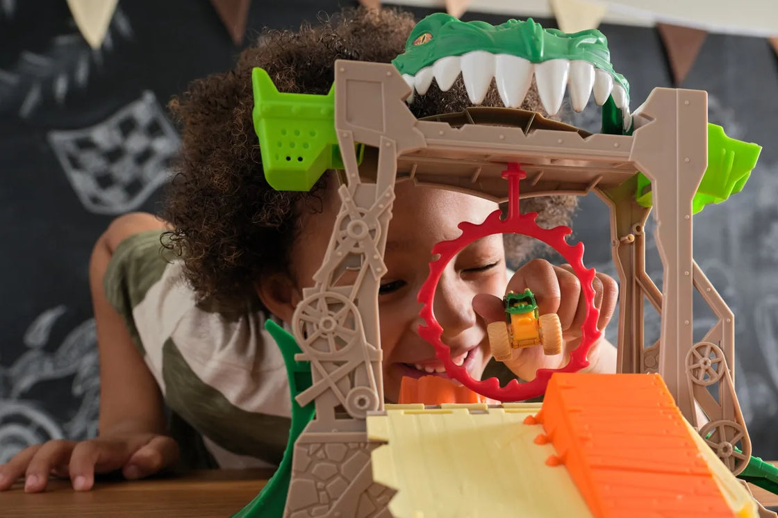 Monster jam set dragon dungeon of doom
