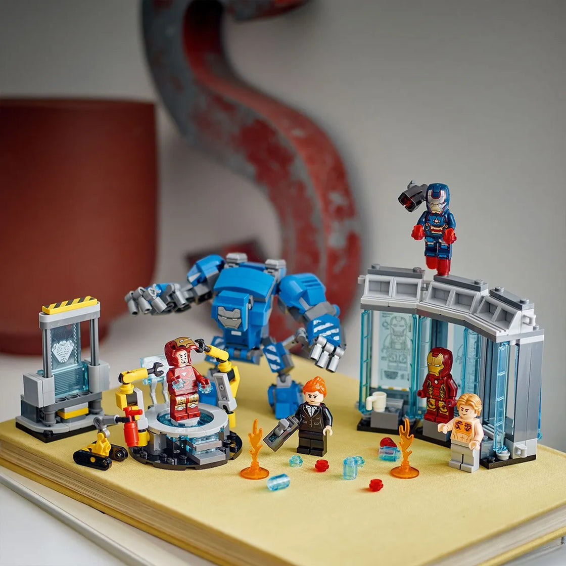 Lego super heroes laboratorul lui iron man sala armurilor 76315