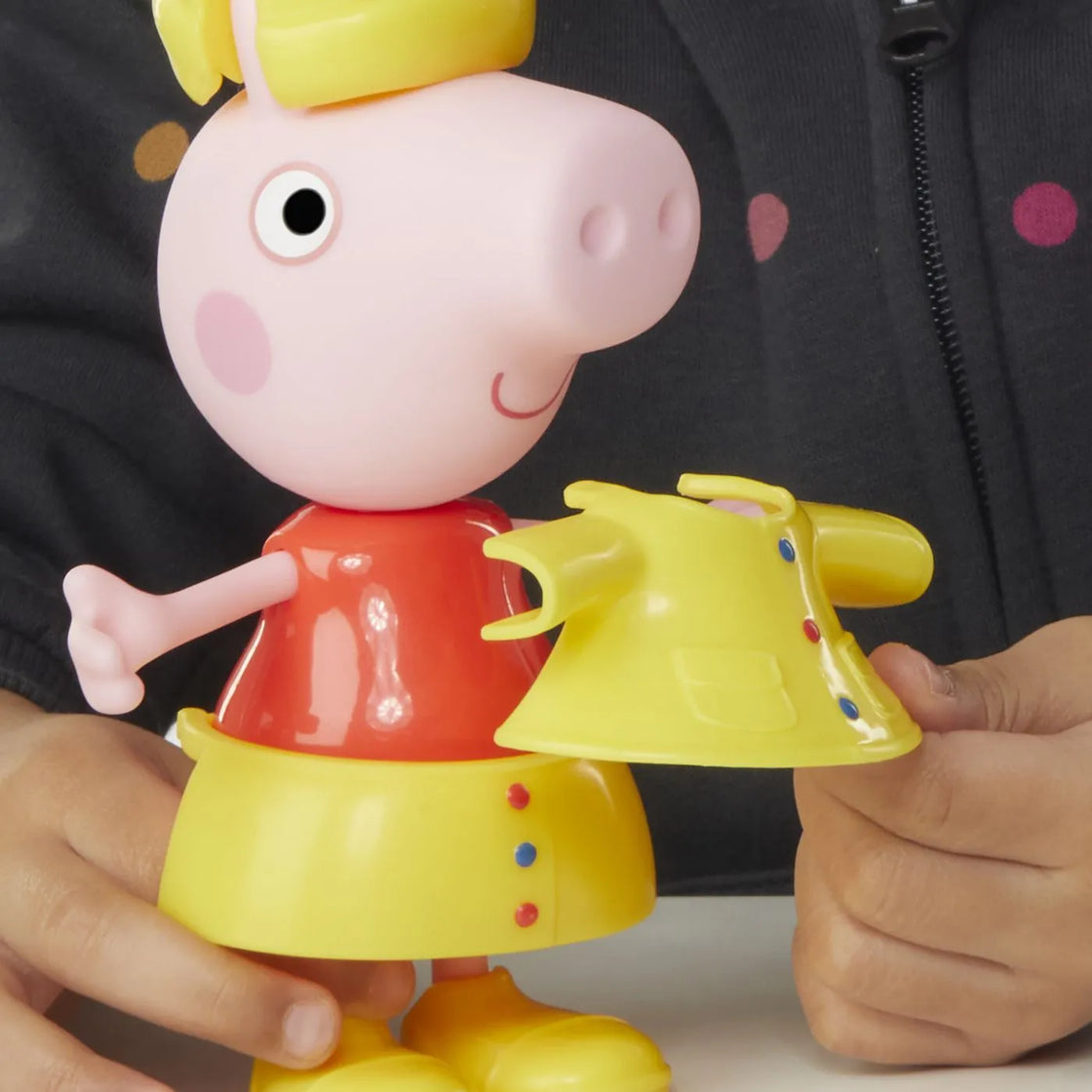 Peppa pig set figurina si accesorii vestimentare peppa pig 15cm