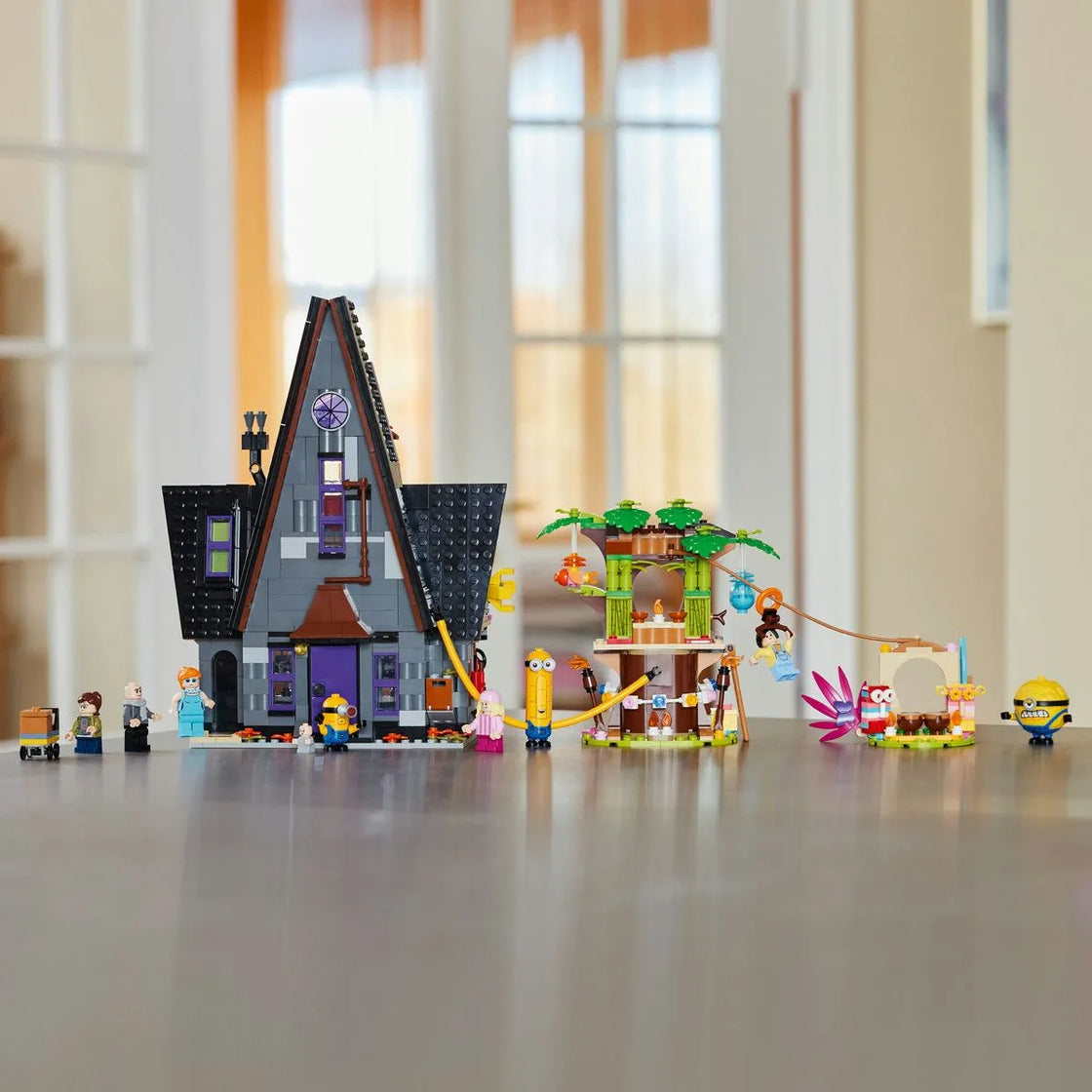 Lego despicable me4 resedinta de familie a lui gru si a minionilor 75583