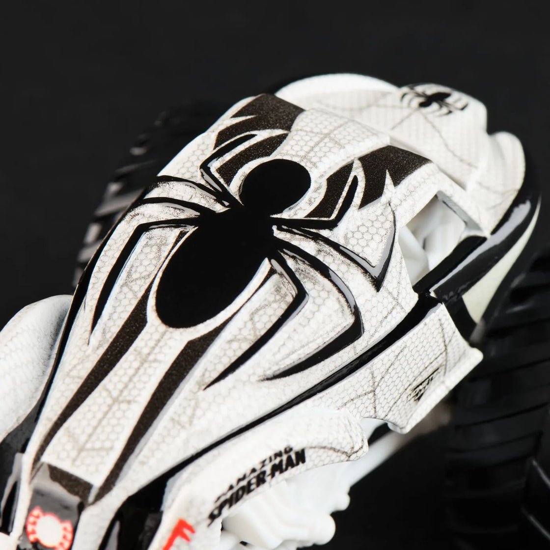 Monster jam marvel camion gigant amazing spider man rosu scara 1 la 64