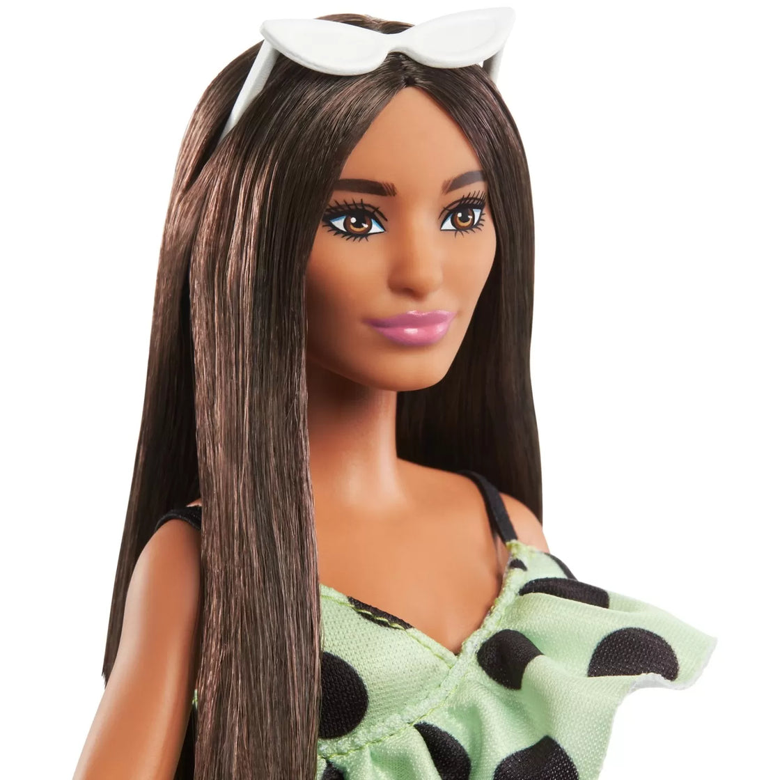Papusa barbie fashionista bruneta cu salopeta verde