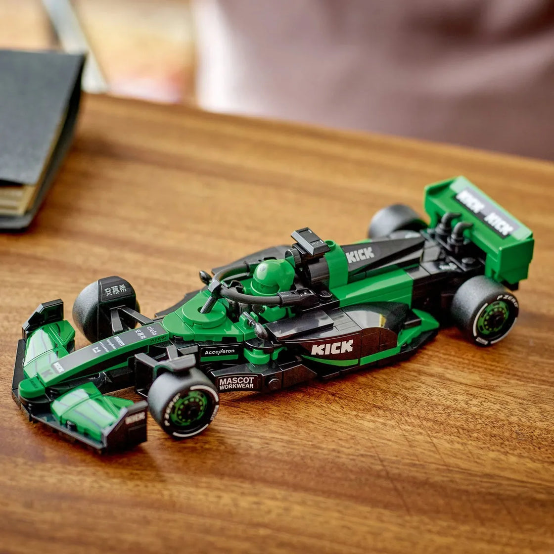 Lego speed champions masina de curse f1 kick sauber 77247