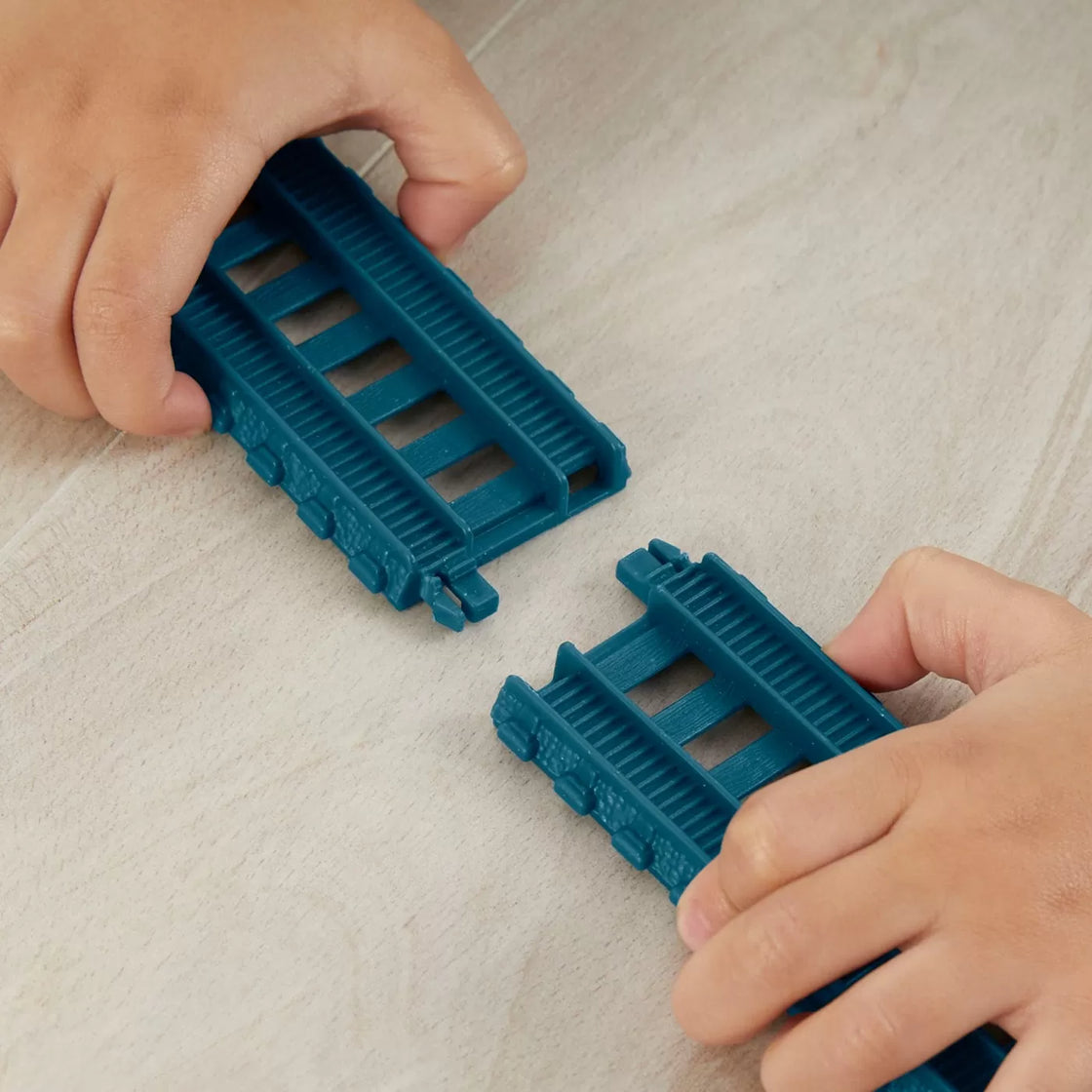 Thomas set de joaca crystal caves adventure cu locomotiva motorizata thomas