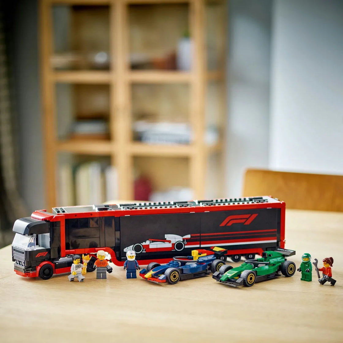 Lego city camion f1 cu masinile f1 rb20 si amr24 60445