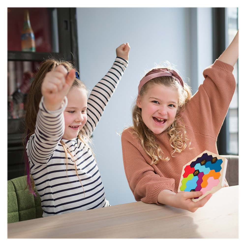 Puzzle Beezz, puzzle din lemn cu provocari