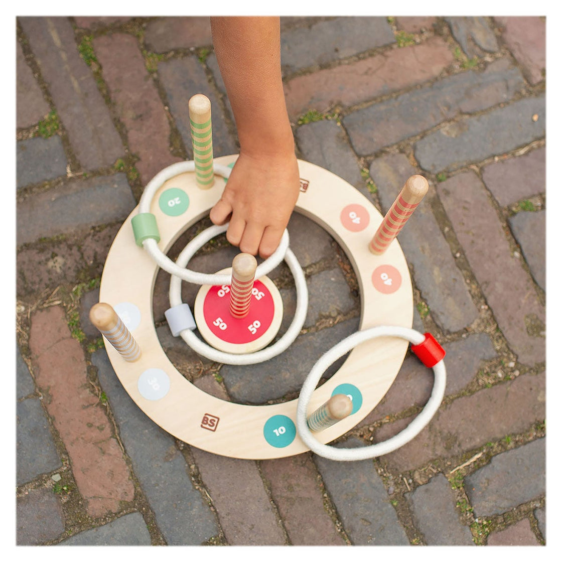 Joc de aruncat la tinta Inele, Ring Toss