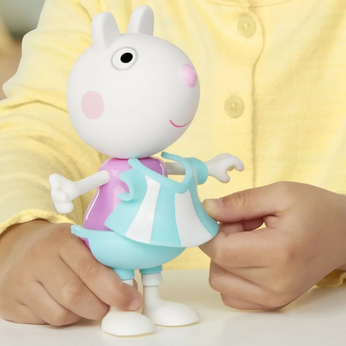 Peppa pig set figurina si accesorii vestimentare oita suzy 15cm